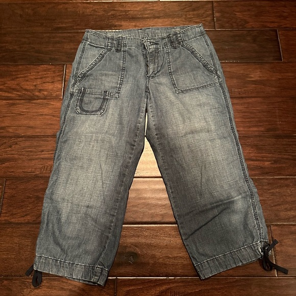 Women’s Eddie Bauer Denim Capris - Picture 1 of 7